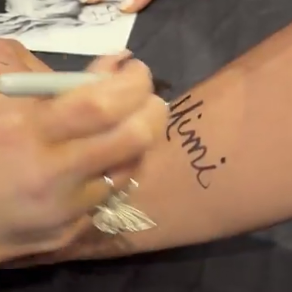 The word Mimi written alone in marker on a fan’s arm at a live event.